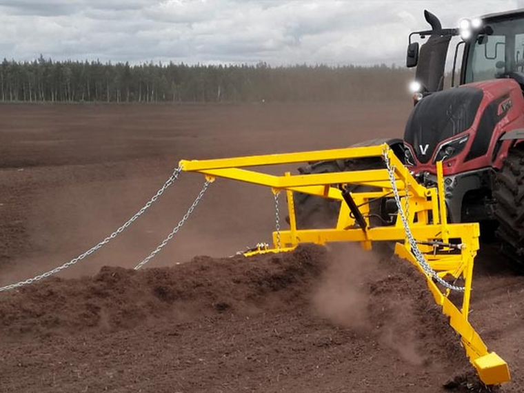 V-ОБРАЗНЫЙ ВАЛКОВАТЕЛЬ ФРЕЗЕРНОГО ТОРФА ZKT-MERIPEAT MPR-V6